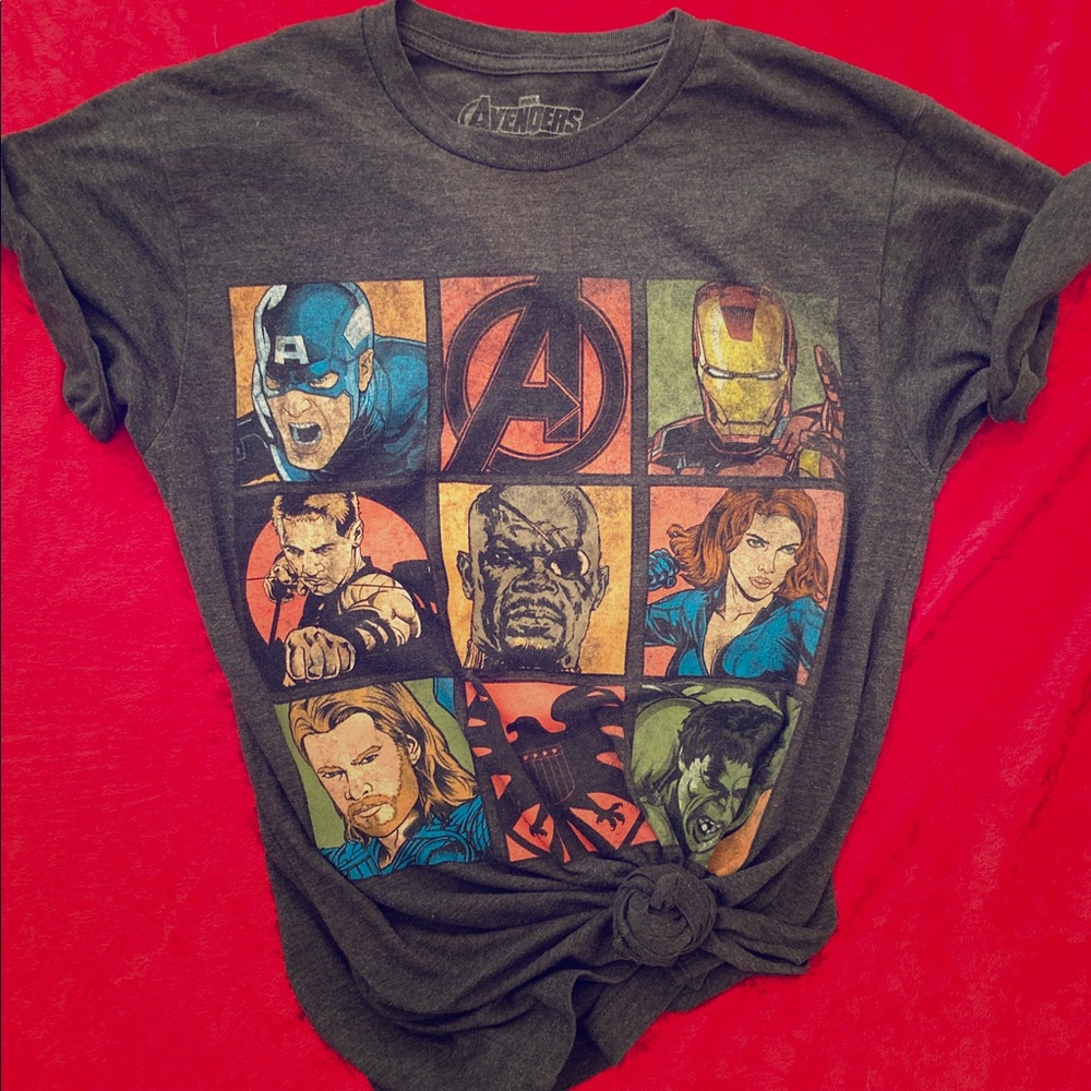 Marvel Avengers tee t shirt medium